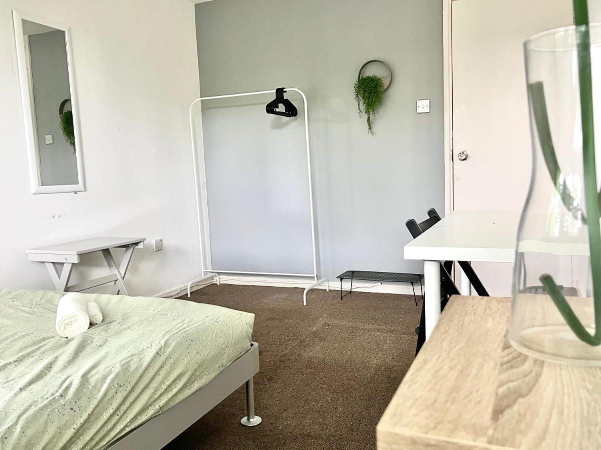 Private Bedrooms In A Flat! Home Away From Home! Shared Bathroom London Eksteriør bilde