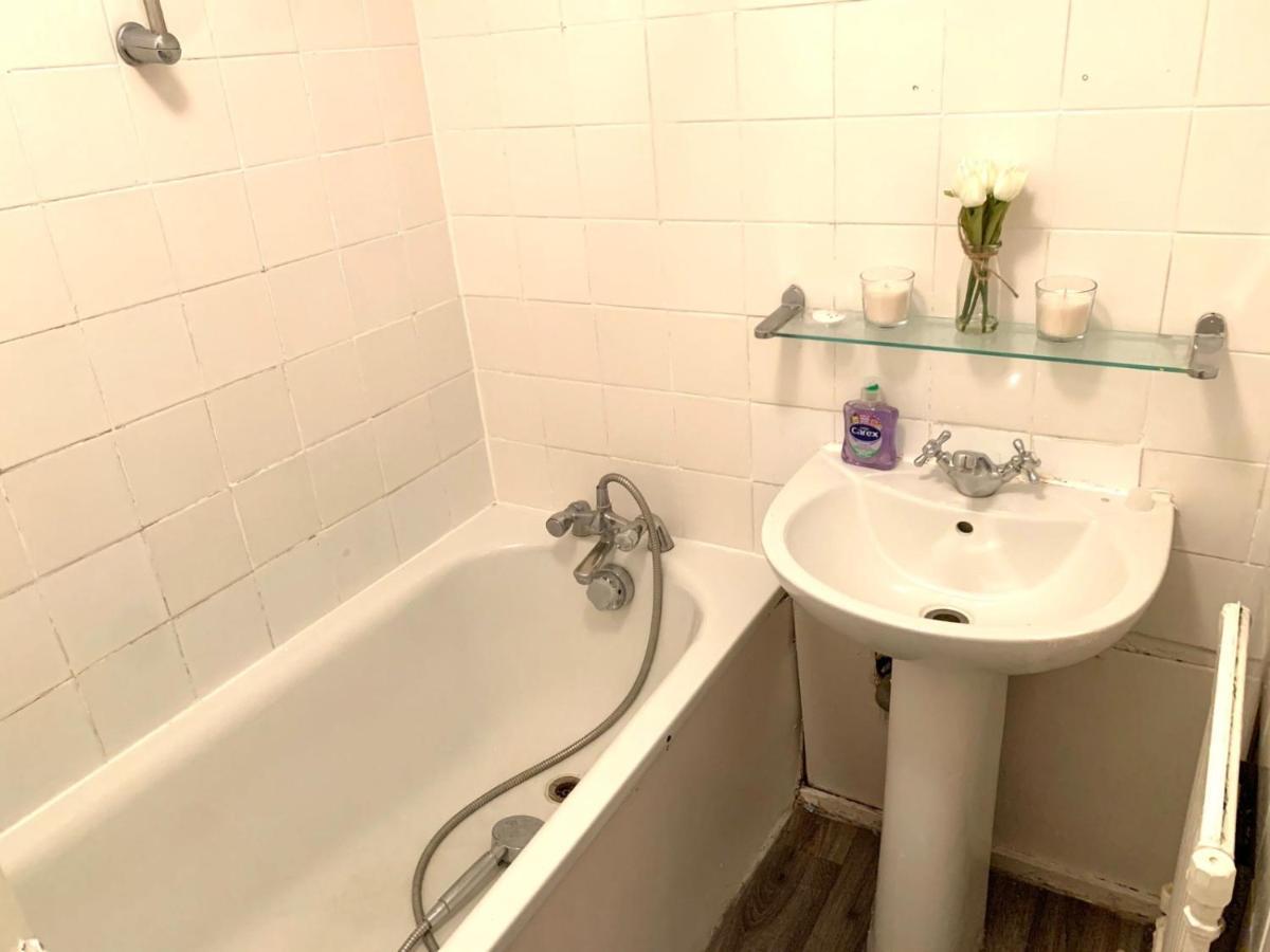 Private Bedrooms In A Flat! Home Away From Home! Shared Bathroom London Eksteriør bilde