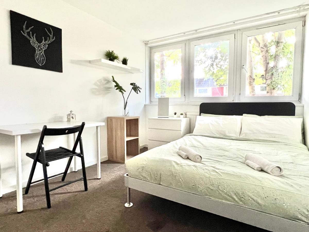 Private Bedrooms In A Flat! Home Away From Home! Shared Bathroom London Eksteriør bilde