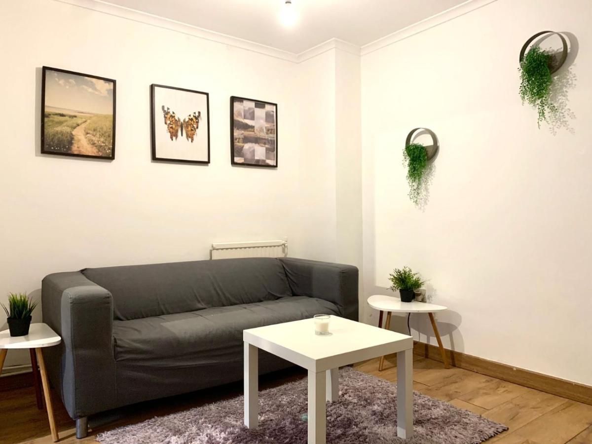 Private Bedrooms In A Flat! Home Away From Home! Shared Bathroom London Eksteriør bilde